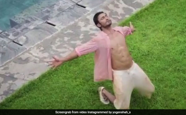 विद्युत जामवाल ने निकाला वर्कआउट करने का नया तरीका, नाम दिया 'कलारी फ्रीस्टाइल'- देखें Video