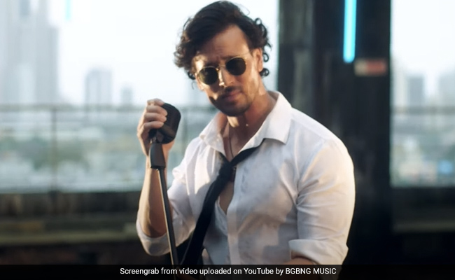 Tiger Shroff Sings <i>Unbelievable</i> - Disha Patani And Varun Dhawan Are Fans