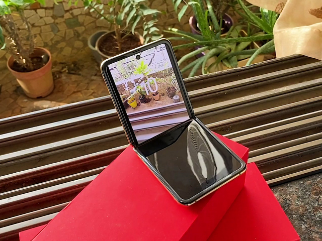 Living With The Samsung Galaxy Z Flip: This Is The Future Holds, But What's The Compromise?