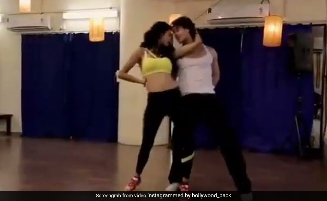 दिशा पटानी और टाइगर श्रॉफ ने 'बैंग-बैंग' सॉन्ग पर मचाया धमाल, थ्रोबैक Video हुआ वायरल