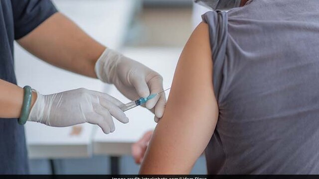 COVID-19 vaccine side effects include soreness or redness on the inection site