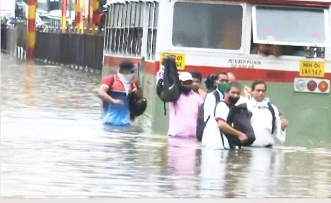 Two Mumbai Security Guards Stuck In Flooded Lift, Die