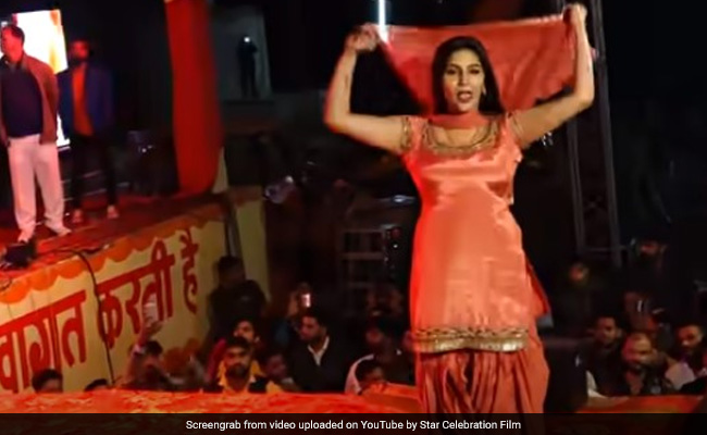 Sapna Choudhary ने हरियाणवी सॉन्ग पर किया धमाकेदार डांस, Video हुआ वायरल
