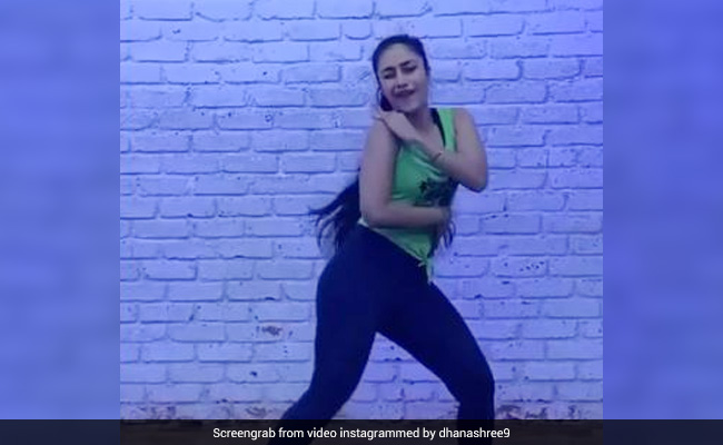 क्रिकेटर युजवेंद्र चहल की मंगेतर Dhanashree Verma ने Hauli Hauli गाने पर किया ताबड़तोड़ डांस, देखें Video
