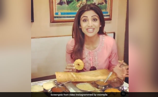 शिल्पा शेट्टी ने ब्रेकफास्ट में खाया ये साउथ इंडियन डिश, VIDEO शेयर कर कहा- कोरोना से पहले...