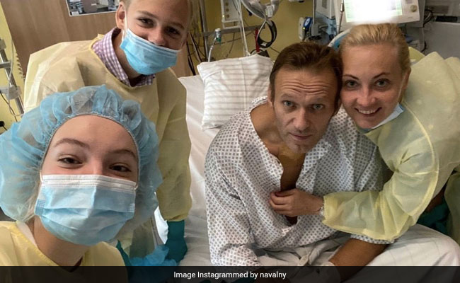 "Able To Breathe": Kremlin Critic Who Was Allegedly Poisoned Posts Photo