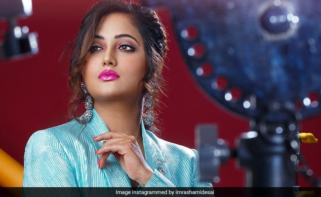 कोट-पैंट पहने इस अंदाज में नजर आईं Rashami Desai, बोलीं- एक हीरो की जरूरत...