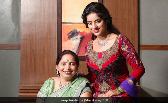 TV एक्ट्रेस Deepika Singh ने मां को लेकर लिखा इमोशनल लेटर, बोलीं- कपड़ों की सिलाई...