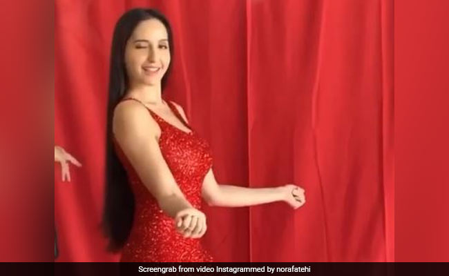 Nora Fatehi हेयर स्टाइलिंग के दौरान ही करने लगीं डांस, अब वायरल हो रहा है Video