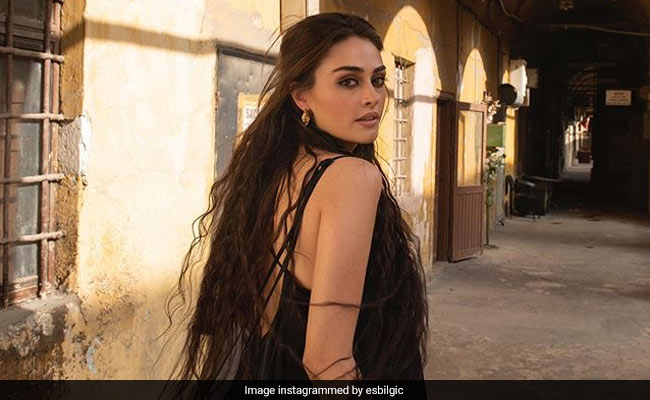 तुर्की के मशहूर सीरियल Ertugrul की एक्ट्रेस के स्टाइल पर फैंस ने किया कमेंट तो दे डाली यह सलाह