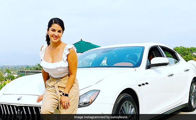सनी लियोन ने खरीदी लग्जरी Maserati Ghibli कार,  फोटो शेयर कर बोलीं- जब भी मैं यह कार...