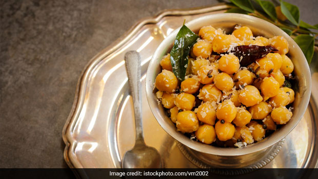 <i>Chana-Dal Sundal</i> Recipe: South-Indian Snack That Is Rich In Proteins And Easy To Make