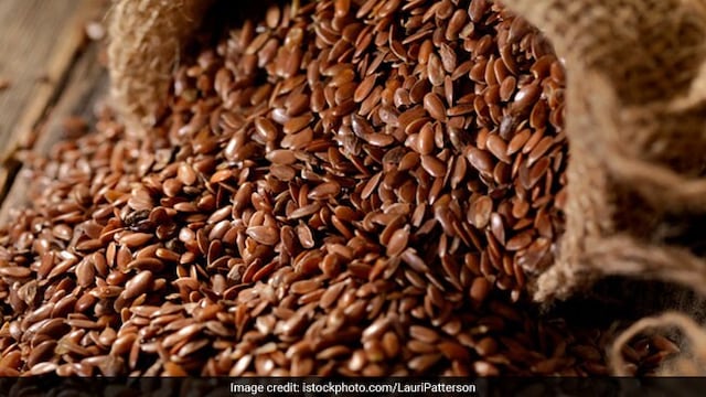 Flaxseeds can help you keep constipation at bay