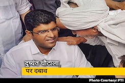 हरसिमरत कौर के इस्तीफे के बाद दुष्यंत चौटाला पर दबाव हरसिमरत कौर के इस्तीफे के बाद दुष्यंत चौटाला पर दबाव