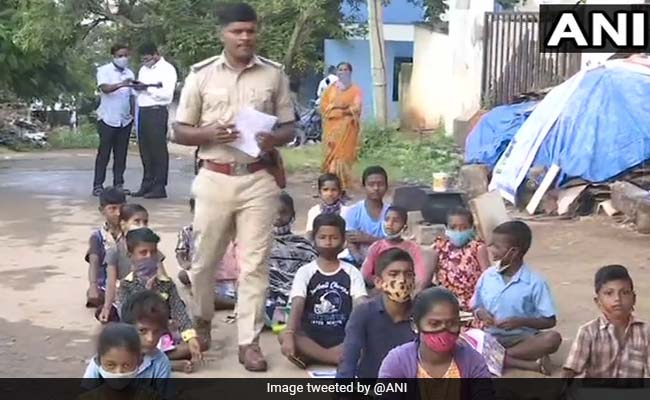 "It Is My Priority": Karnataka Cop Who Teaches Migrant Children Every Day