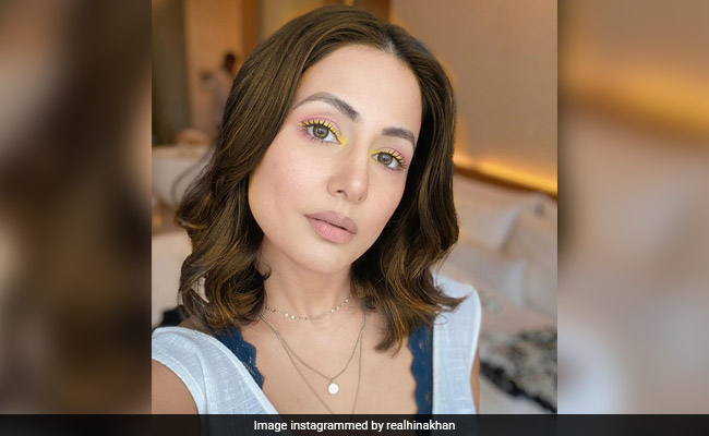 हिना खान के इस नियोन येलो मेकअप लुक से आप भी ले सकती हैं स्टाइलिंग इंस्पीरेशन, देखें Photos