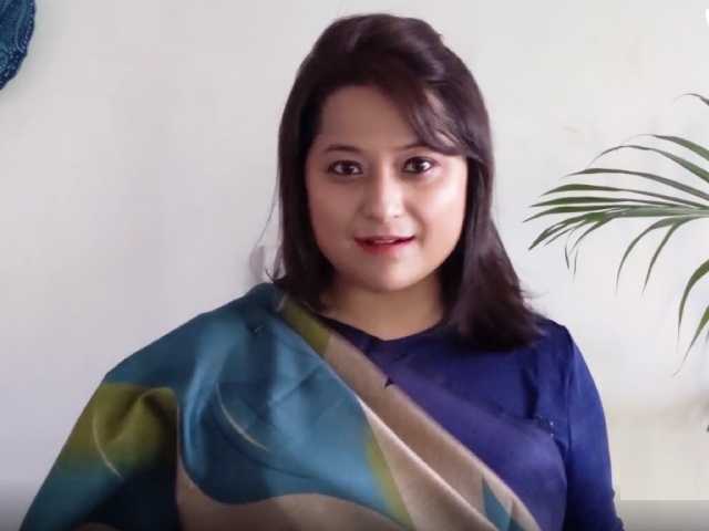 Fashion Review: Anni Designer Art Silk Floral Printed Saree