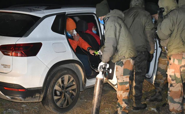 भारतीय सेना ने बचाई 3 चीनी नागरिकों की जिंदगी, खाना और ऑक्सीजन देकर की मदद