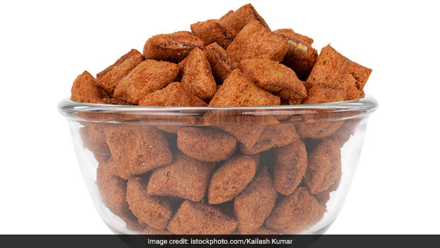 <i>Sarkara Varatti</i> Recipe: This Kerala-Style Jaggery-Banana Chips Is The Ultimate Snack To Chomp On