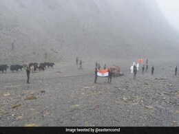 LAC पार कर भटकते हुए सीमा के अंदर आ गए 13 याक और 4 बछड़े, भारतीय सेना ने चीन को लौटाया LAC पार कर भटकते हुए सीमा के अंदर आ गए 13 याक और 4 बछड़े, भारतीय सेना ने चीन को लौटाया