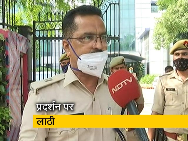 सफाई कर्मचारियों पर लाठीचार्ज, नौकरी से हटान के नोटिस का मामला