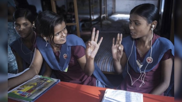 World Day of the Deaf 2025: जानें- बहरेपन के लक्षण और कारण क्या है? ये बीमारी जेनेटिक है या नहीं?