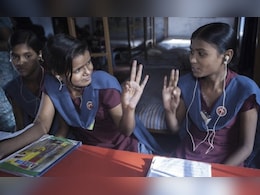 World Day of the Deaf 2025: जानें- बहरेपन के लक्षण और कारण क्या है? ये बीमारी जेनेटिक है या नहीं? World Day of the Deaf 2025: जानें- बहरेपन के लक्षण और कारण क्या है? ये बीमारी जेनेटिक है या नहीं?