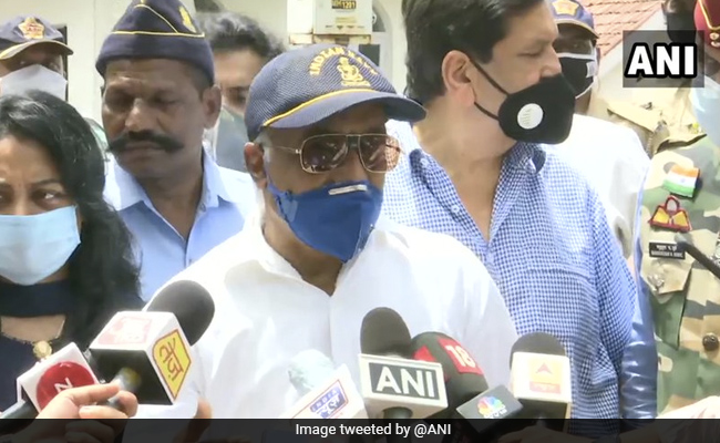 कार्टून को लेकर शिवसेना ने जिस पूर्व नेवी ऑफिसर से की थी मारपीट, वो बोले-  अब मैं RSS-BJP के साथ