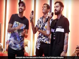 IPL 2020: विराट कोहली ने विदेशी खिलाड़ियों के सामने गाया पंजाबी गाना, फिर ऐसे किया भांगड़ा - देखें Video IPL 2020: विराट कोहली ने विदेशी खिलाड़ियों के सामने गाया पंजाबी गाना, फिर ऐसे किया भांगड़ा - देखें Video