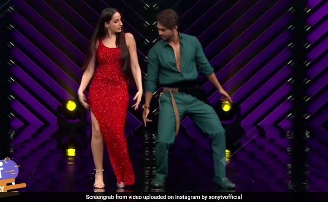 Nora Fatehi ने रेड गाउन में इस अंदाज में किया डांस, Video हुआ वायरल