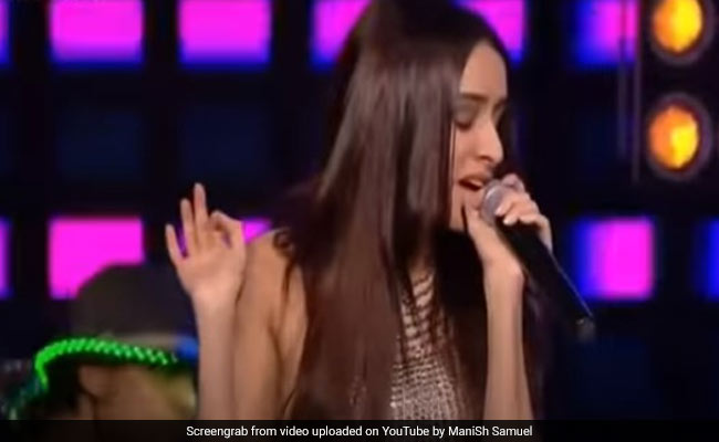 Shraddha Kapoor ने डांस से नहीं सिंगिंग से किया हैरान, दीपिका सहित सभी सेलेब्स ने खूब बजाई ताली- देखें Video