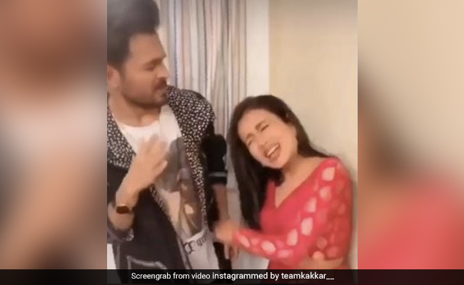 भाई Tony Kakkar ने खींचे Neha Kakkar के बाल, तो सिंगर ने जड़ दिया जोरदार थप्पड़- देखें वायरल Video