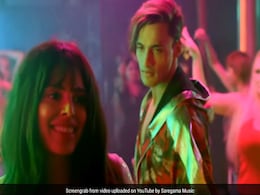 बिग बॉस के एक्स कंटेस्टेंट आसिम रियाज और सहनूर का रोमांटिक गाना 'बदन पे सितारे' रिलीज...देखें VIDEO बिग बॉस के एक्स कंटेस्टेंट आसिम रियाज और सहनूर का रोमांटिक गाना 'बदन पे सितारे' रिलीज...देखें VIDEO