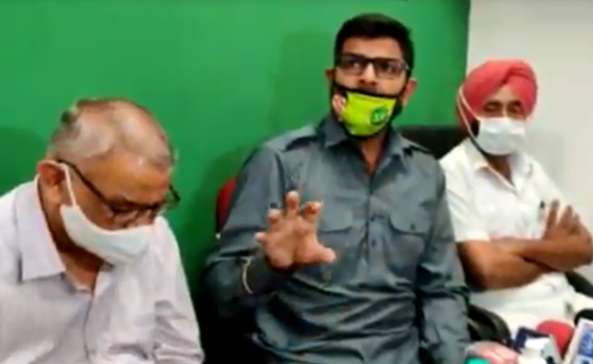 किसान आंदोलनः कोर वोट बैंक को लेकर दबाव में जजपा, दिग्विजय चौटाला ने किसानों से तुरंत वार्ता की गुहार लगाई