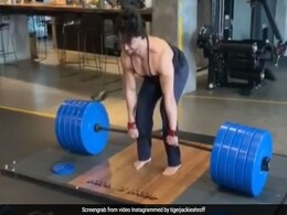 Please Excuse Tiger Shroff's "War Cries". Guess The Kilos He Is Deadlifting In This Video Please Excuse Tiger Shroff's "War Cries". Guess The Kilos He Is Deadlifting In This Video