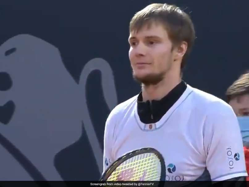 Kazakh Tennis Player Alexander Bublik Bamboozles Opponent With No-Look Underarm Ace. Watch