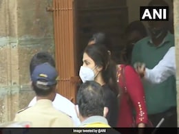 रिया चक्रवर्ती को ड्रग्स मामले में बॉम्बे हाईकोर्ट से मिली जमानत तो बॉलीवुड डायरेक्टर ने Tweet कर दी यह सलाह रिया चक्रवर्ती को ड्रग्स मामले में बॉम्बे हाईकोर्ट से मिली जमानत तो बॉलीवुड डायरेक्टर ने Tweet कर दी यह सलाह