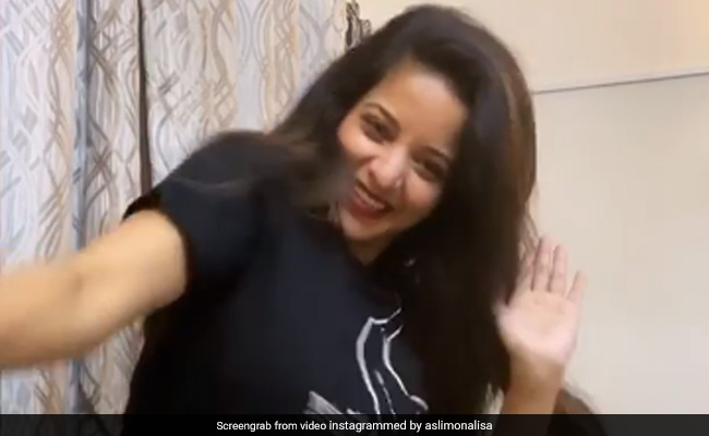 मोनालिसा ने टोनी कक्कड़ के सॉन्ग 'धीमे धीमे' पर यूं किया डांस, वायरल हुआ Video