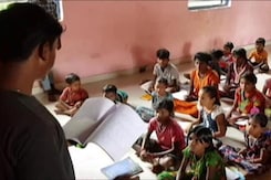 Lacking E-Tools, Teen Students Turn Tutors In Maharashtra Village Lacking E-Tools, Teen Students Turn Tutors In Maharashtra Village