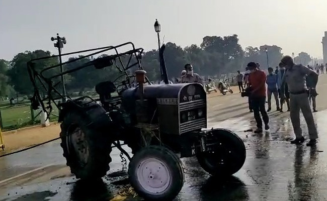 "Drama Enacted By Congress": BJP On Tractor Burning Near India Gate
