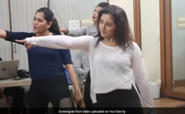 Rashami Desai Dance Video: रश्मि देसाई ने भोजपुरी सॉन्ग 'धुकुर-धुकुर' पर किया जोरदार डांस, देखें वीडियो