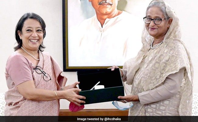Outgoing Indian Envoy Makes Farewell Call On Bangladesh PM Sheikh Hasina