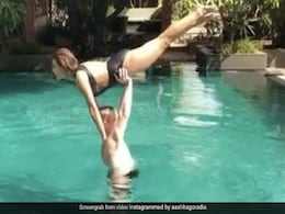 बिग बॉस की पूर्व कंटेस्टेंट Aashka Goradia ने पति के साथ पूल में यूं किया Yoga, वायरल हुआ Video बिग बॉस की पूर्व कंटेस्टेंट Aashka Goradia ने पति के साथ पूल में यूं किया Yoga, वायरल हुआ Video