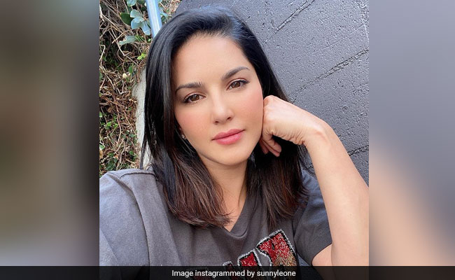 Sunny Leone Kept A Straight Face While "Catching Up On World Drama"