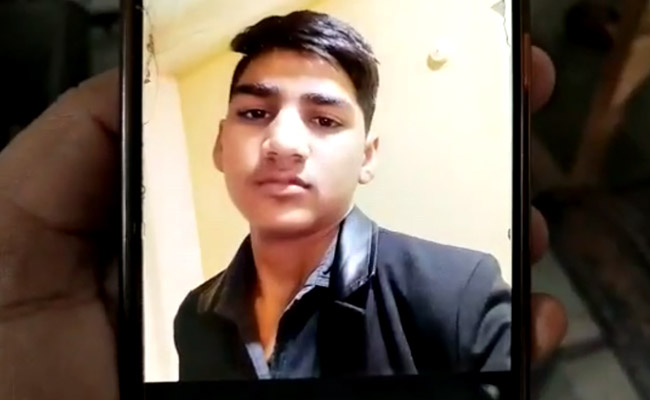 इंदौर में दसवीं के छात्र ने खुदकुशी की, स्कूल पर फीस के दबाव बनाने का आरोप