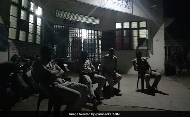 'Drunk' Madhya Pradesh Cop Takes Off Uniform, Throws It At Onlookers, Suspended