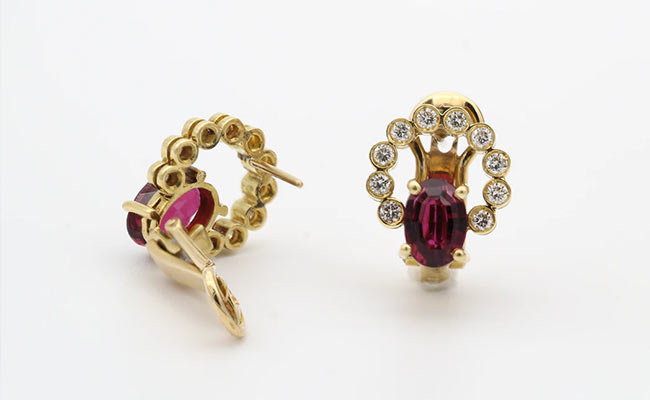 All That Glitters Is Surely Gold For These Earrings