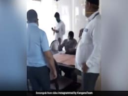 Kangana Ranaut ने Video शेयर कर बताया, मुंबई ऑफिस पहुंचे हैं BMC अधिकारी, सपना टूटने का वक्त... Kangana Ranaut ने Video शेयर कर बताया, मुंबई ऑफिस पहुंचे हैं BMC अधिकारी, सपना टूटने का वक्त...