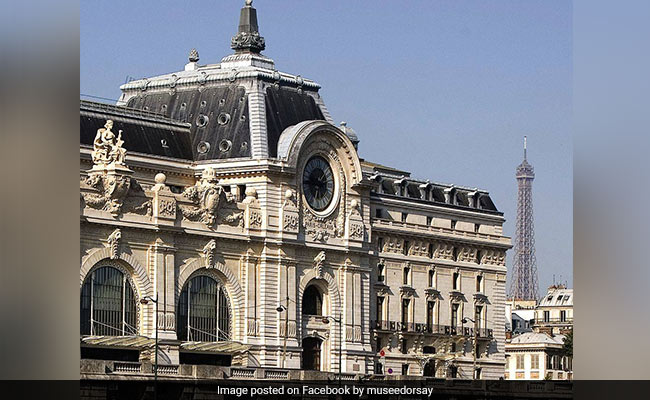 French Museum Sorry After Woman Forced To Cover Neckline
