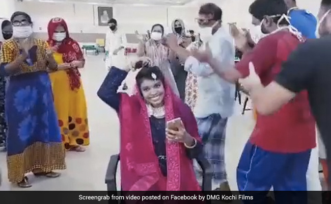 Kerala Bride Misses <i>Nikah</i>, So Patients At Covid Centre Celebrate With Her. Watch